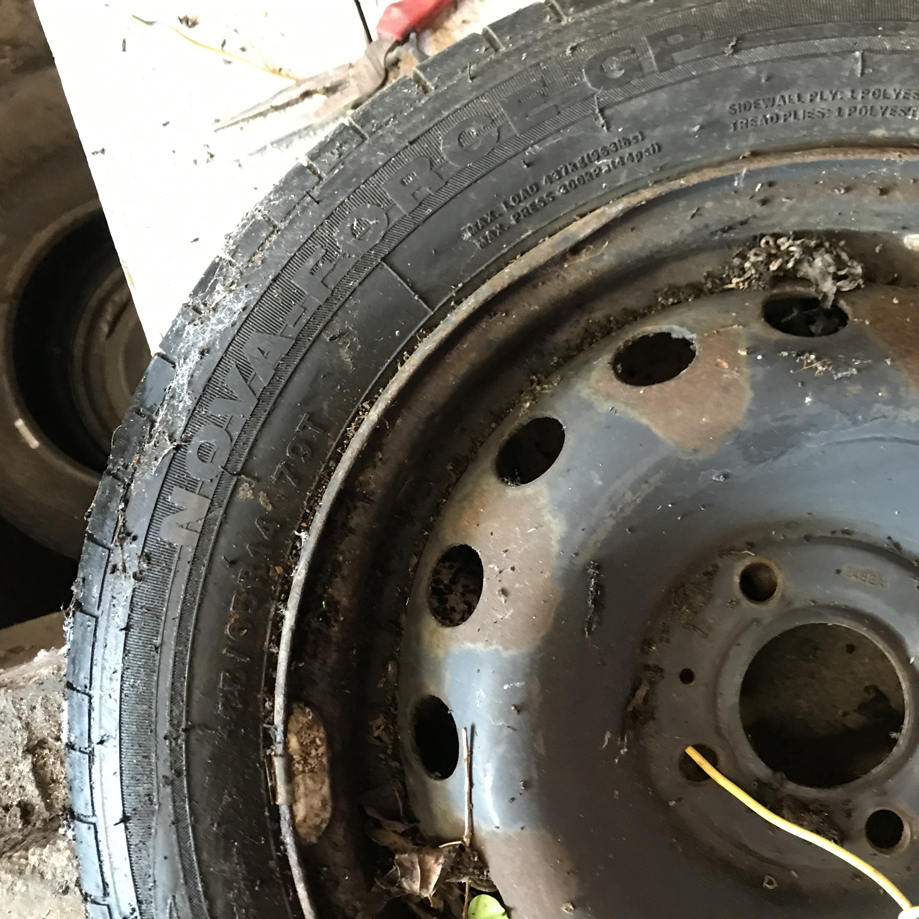 Roue 165 65 14 Nova